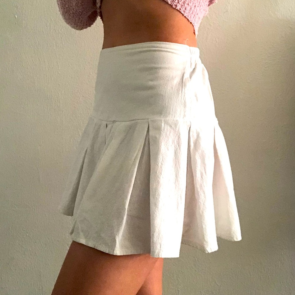 White tennis style skirt
Pleated white skirt
Urban Romantics XS